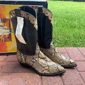 Snakeskin Abilene women’s boots size 7m